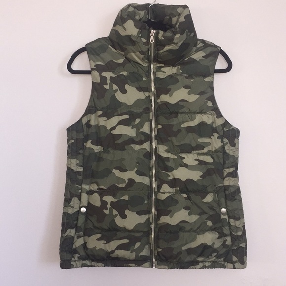 Old Navy Camo Puffer Vest | Poshmark